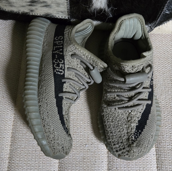 Adidas Yeezy Boost 350 V2 Granite Kids Sneakers Size 7.5 - Picture 1 of 7